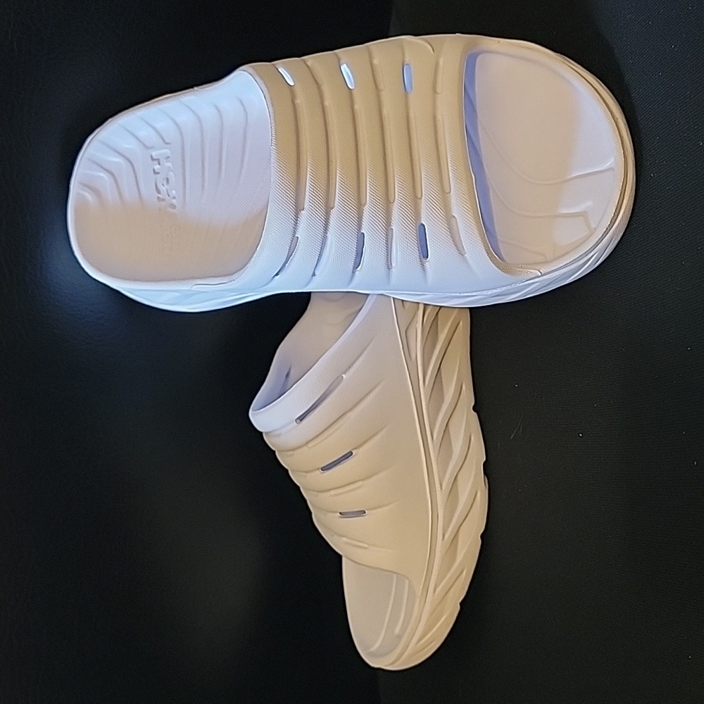 Hoka One One Recovery Slide Sandals 2.  Size 6 womens. NWOT